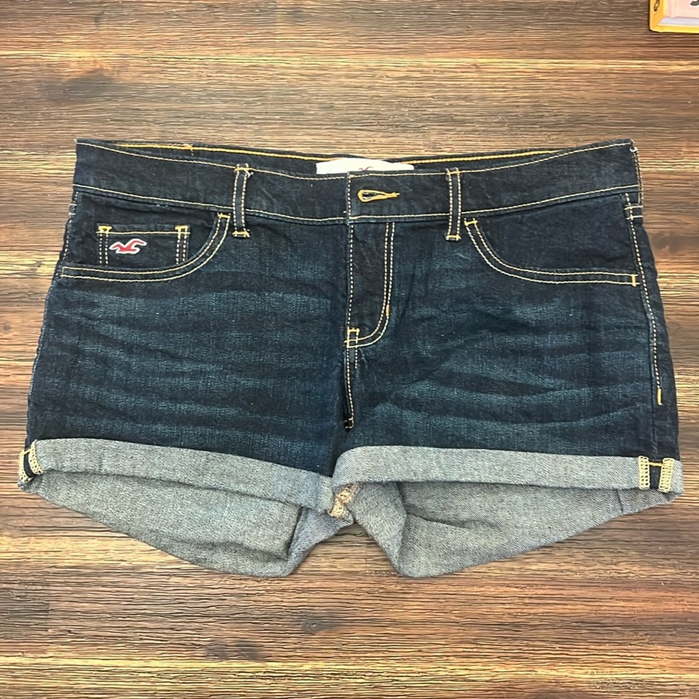 Hollister Dark Wash Denim short, size 7